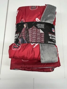 NEW Officially Licensed Arizona Cardinals NFL Indoor/Outdoor Wearable Blanket